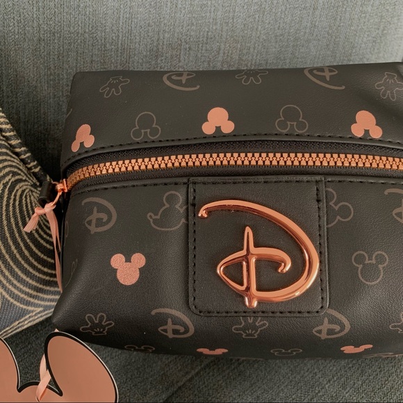 NEW ⭐️ Disney Rose Gold Emblem Vegan Leather Cosmetic Tote Makeup Bag - Picture 2 of 7